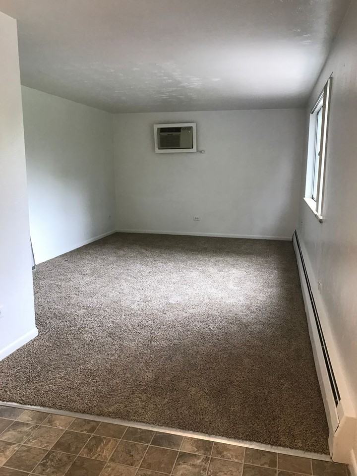 95 N Clarkson St Carolyn Arms Apartments - Photo 6 of 17