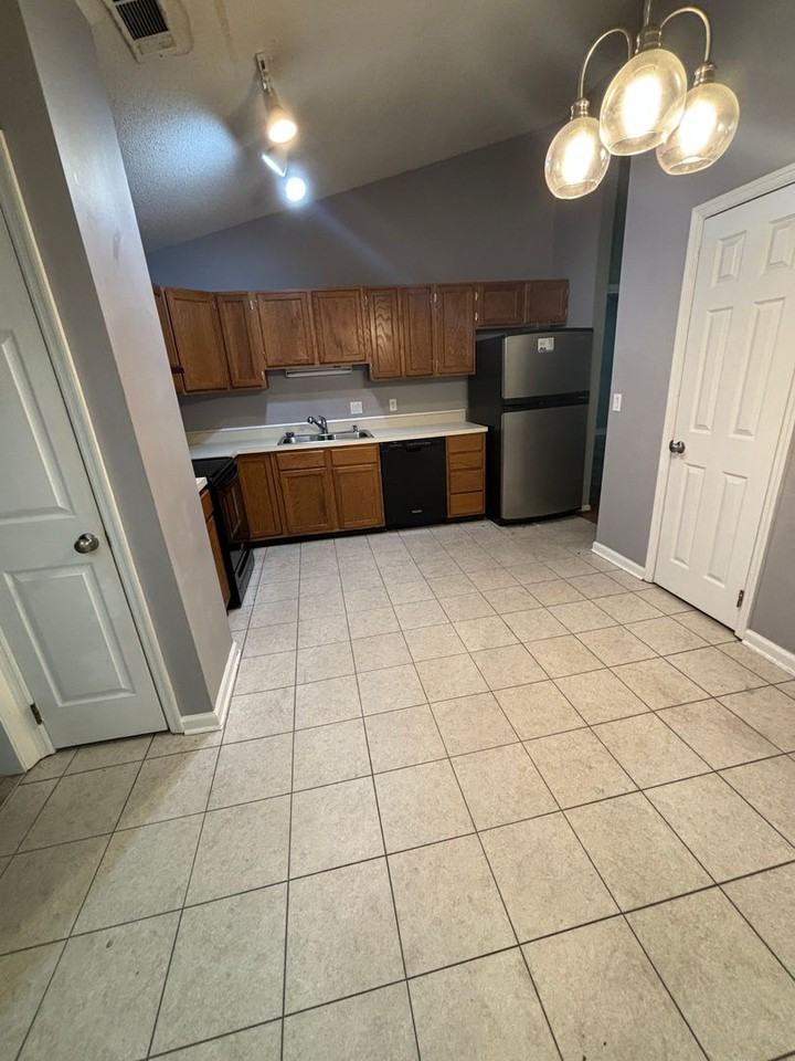 419 Willow Oak Ln - Photo 3 of 13