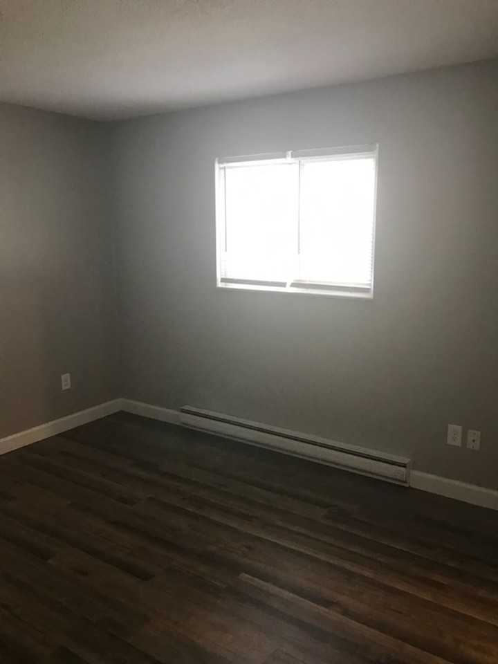 Erie Shores Apartments - Photo 3 of 24