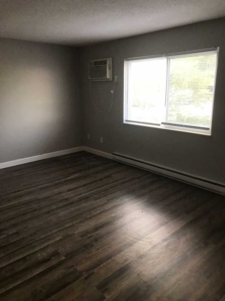 Erie Shores Apartments - Photo 4 of 24
