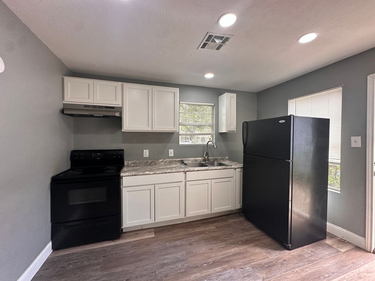2209 Tulip St - Photo 3 of 8