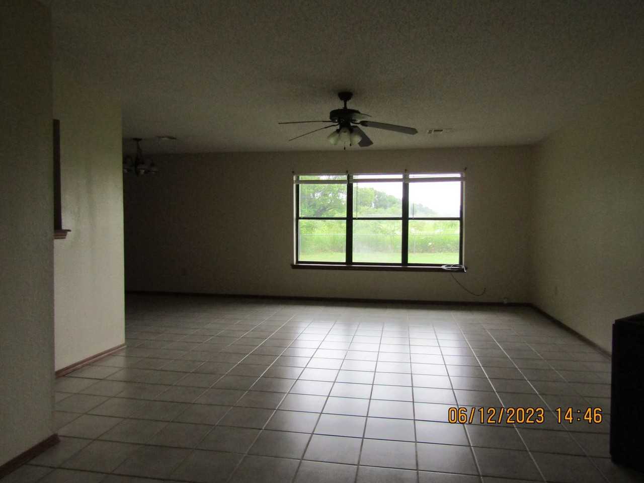 1101 W E Ave - Photo 3 of 24