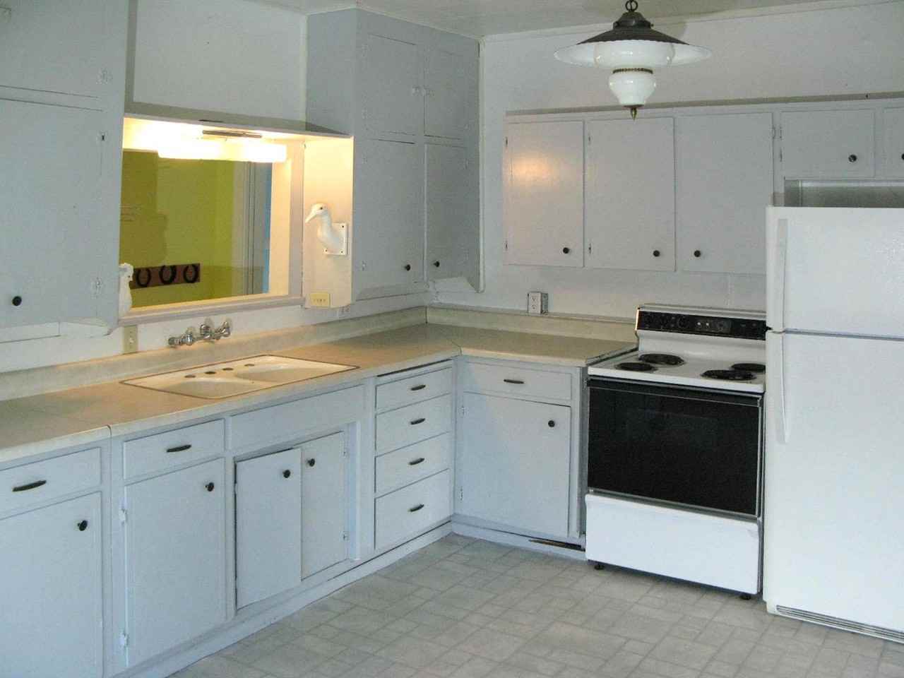 4876 Kane Creek Rd - Photo 3 of 12