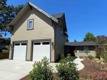 304-20 408 Pine Street, Hood River (Main House and 408 A) - Photo 1 of 1