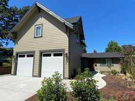 304-20 408 Pine Street, Hood River (Main House and 408 A) - Photo 1 of 1