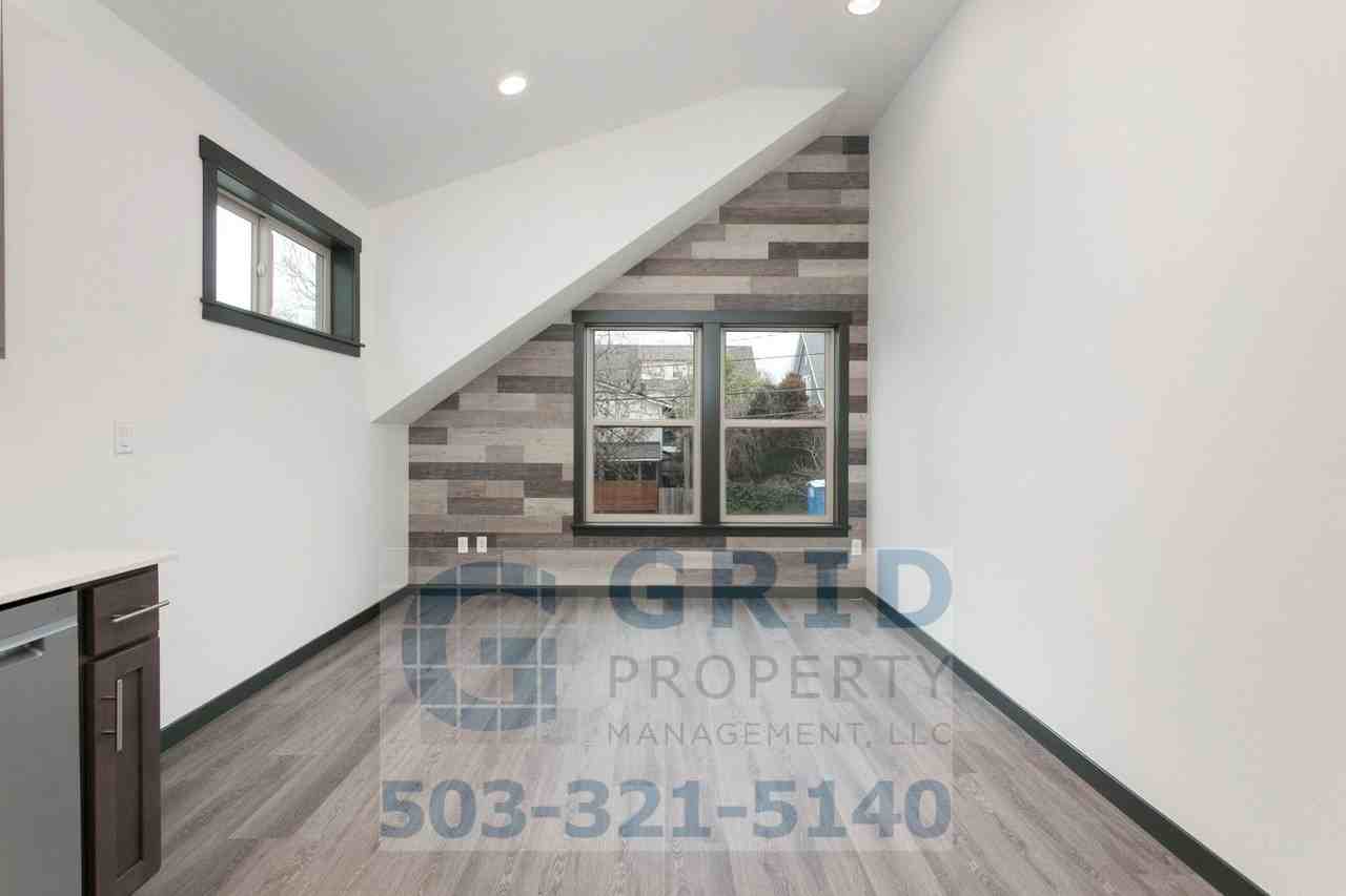 2202B Se Clinton St - Photo 3 of 20