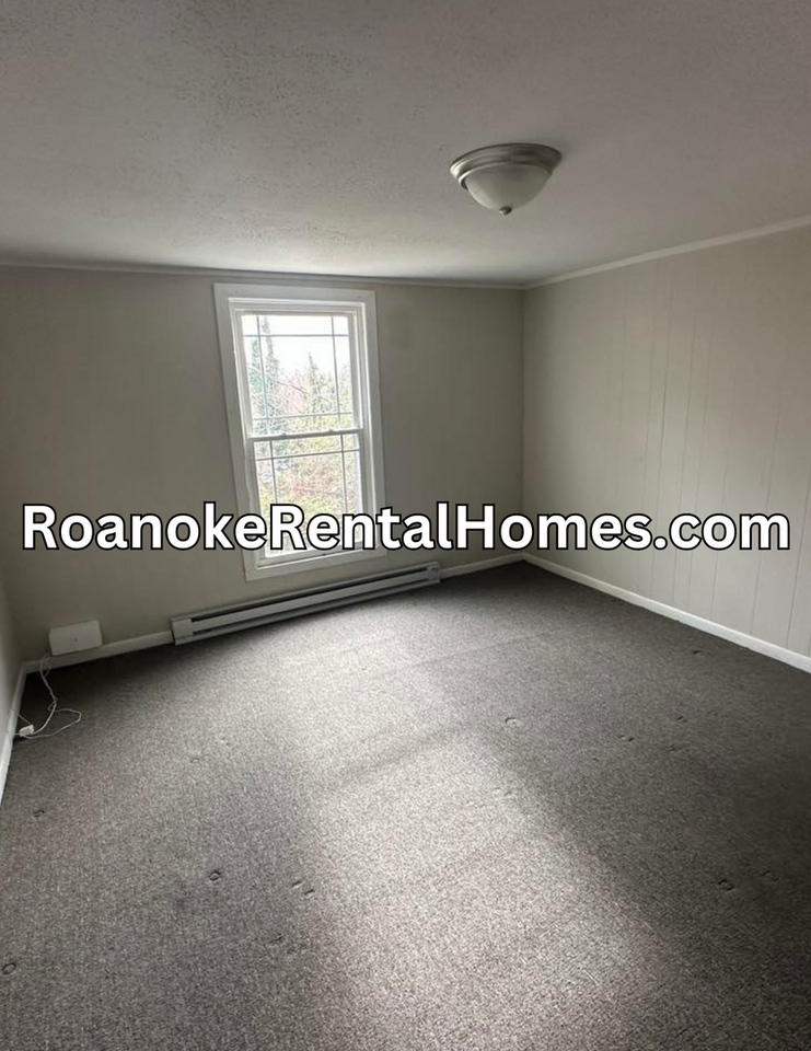 811 Peck St Nw - Photo 3 of 8