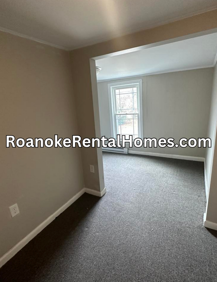 811 Peck St Nw - Photo 4 of 8