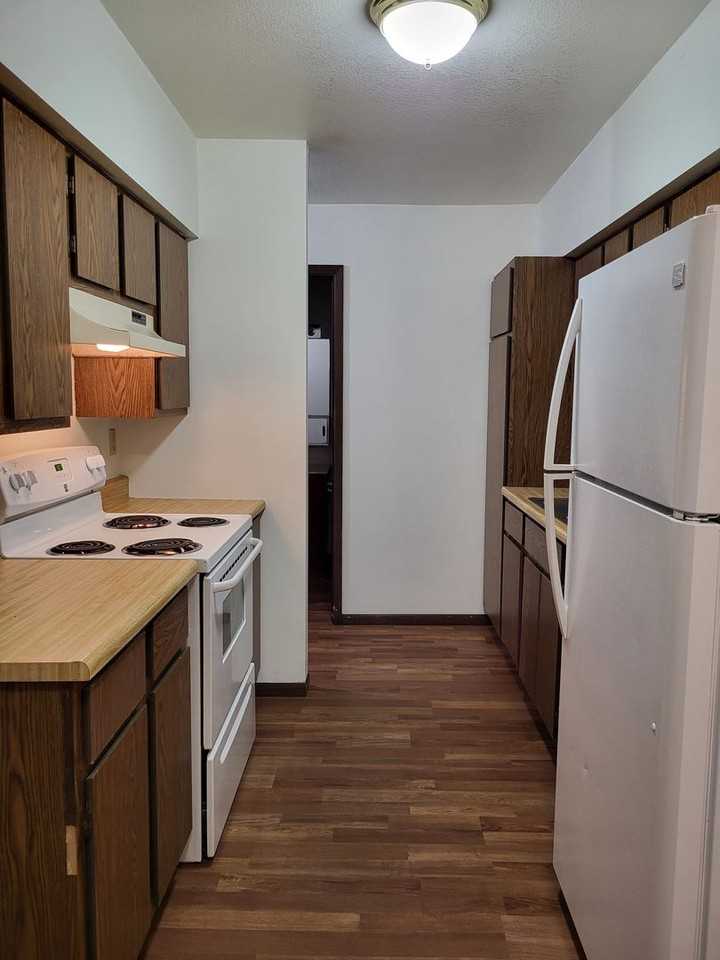 102 102 & 103 N Cedar Street - Photo 3 of 5