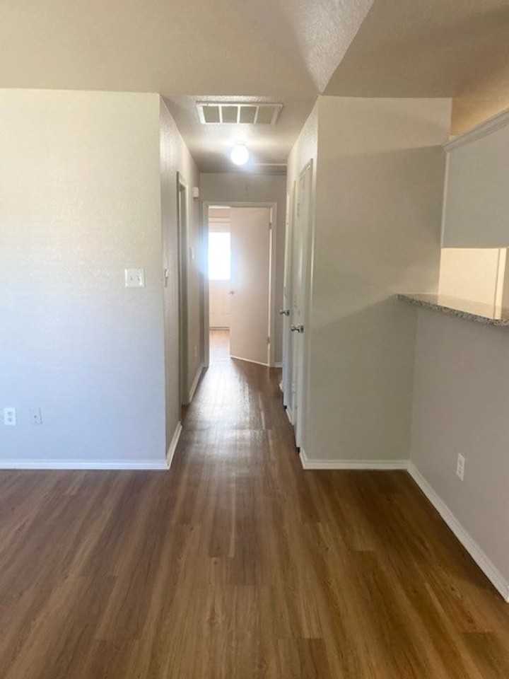 305 Schumacher Dr - Photo 4 of 14