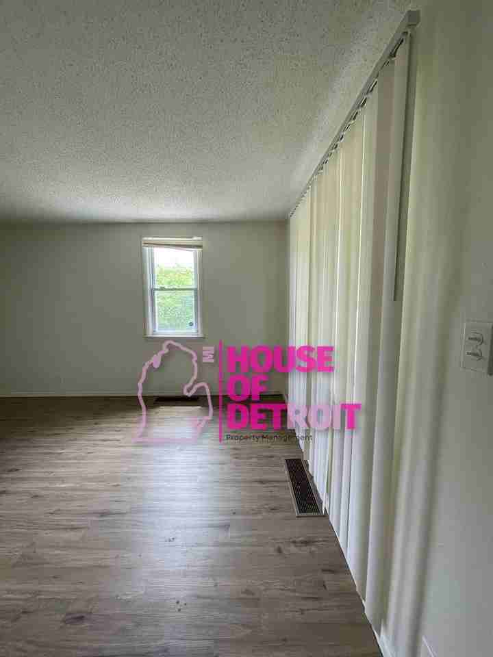 664 Emerson Ave - Photo 3 of 17