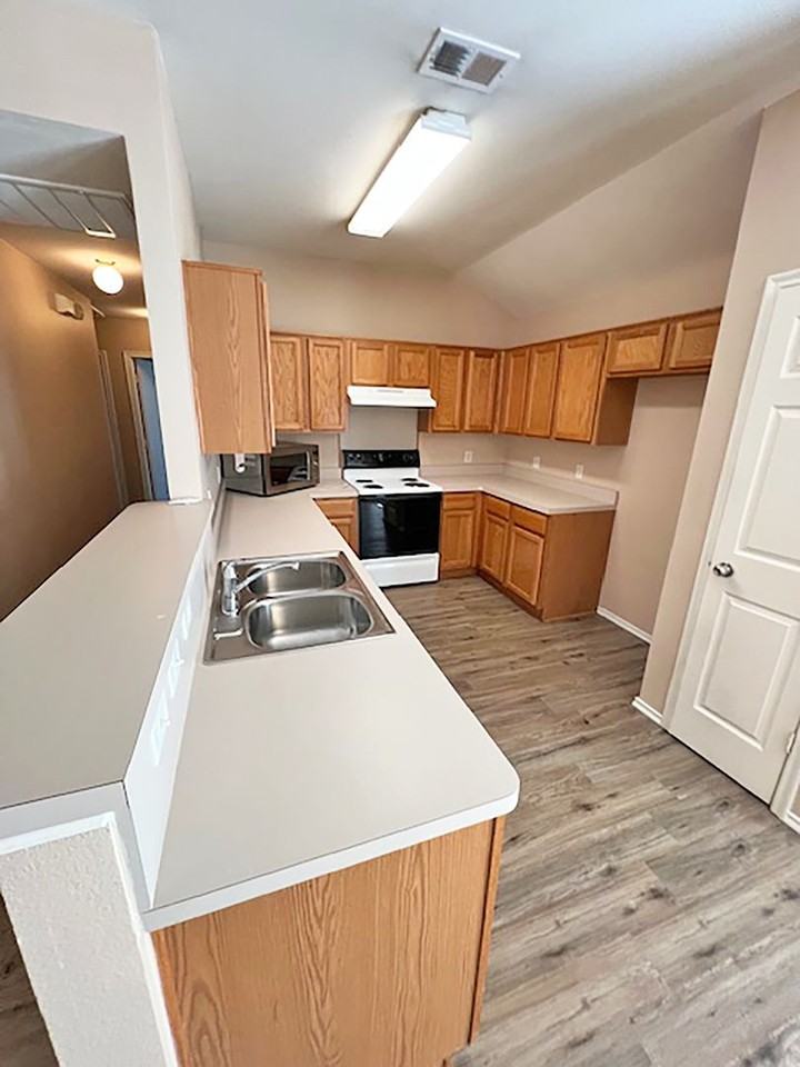 821 Savage Drive - Photo 3 of 14