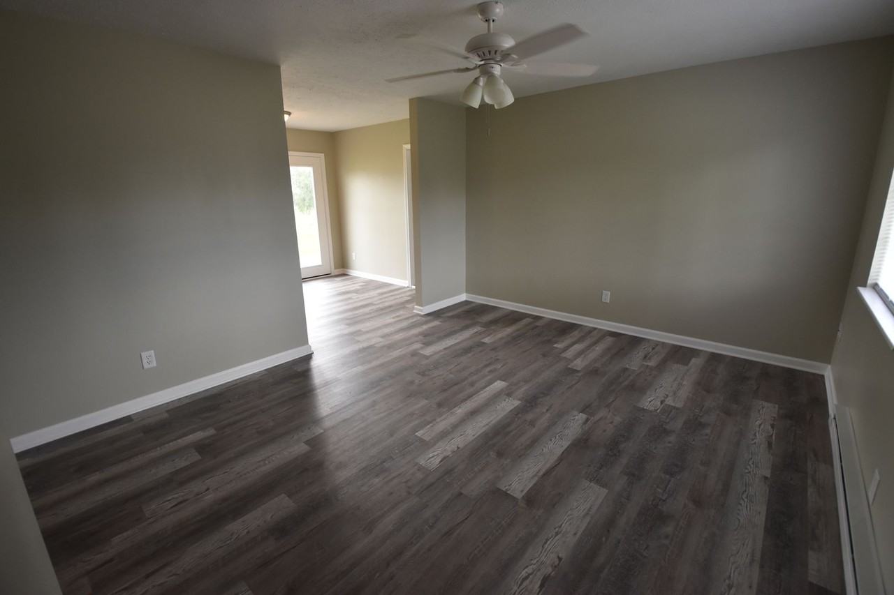 1323 Meadow Ln - Photo 2 of 20