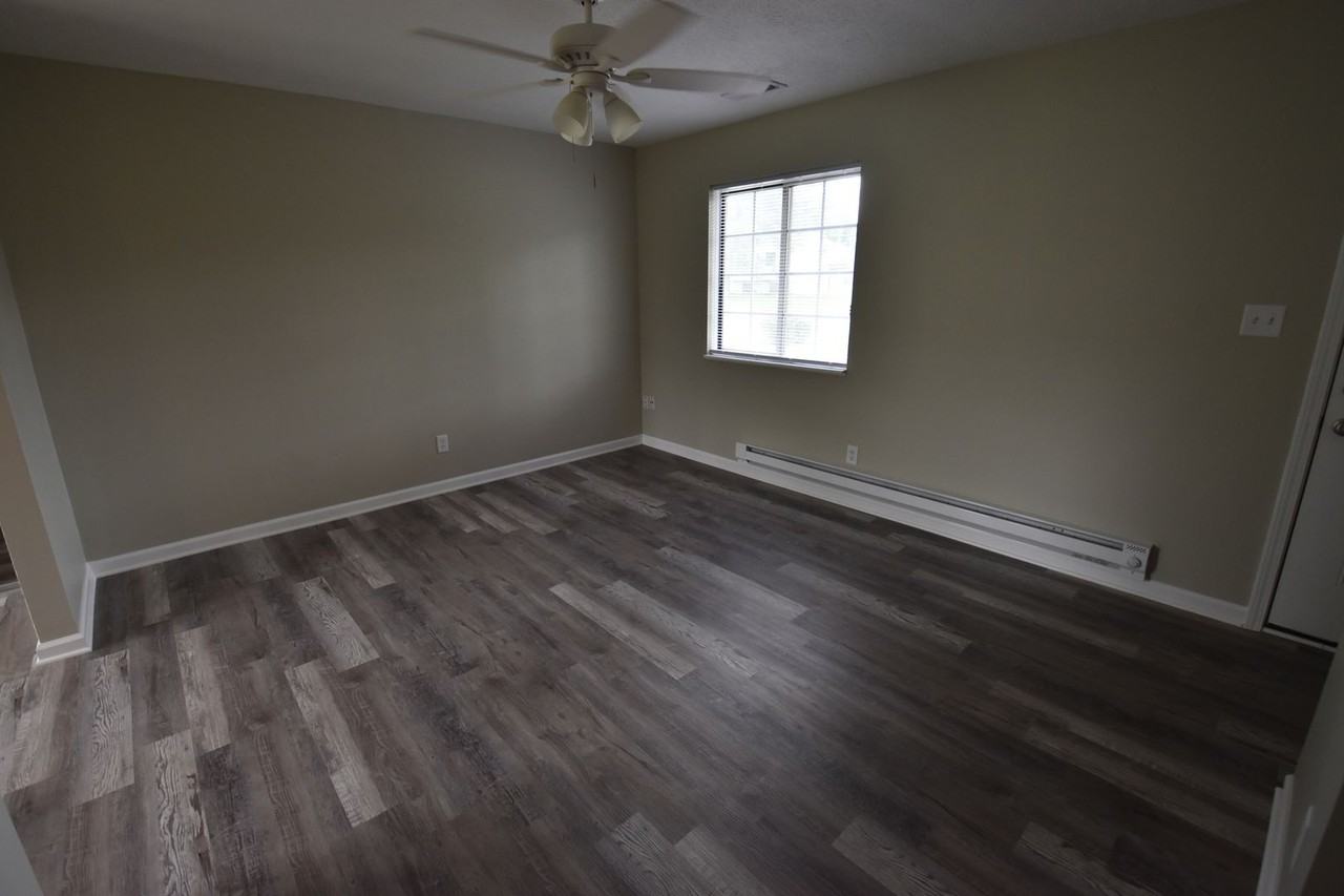 1323 Meadow Ln - Photo 3 of 20