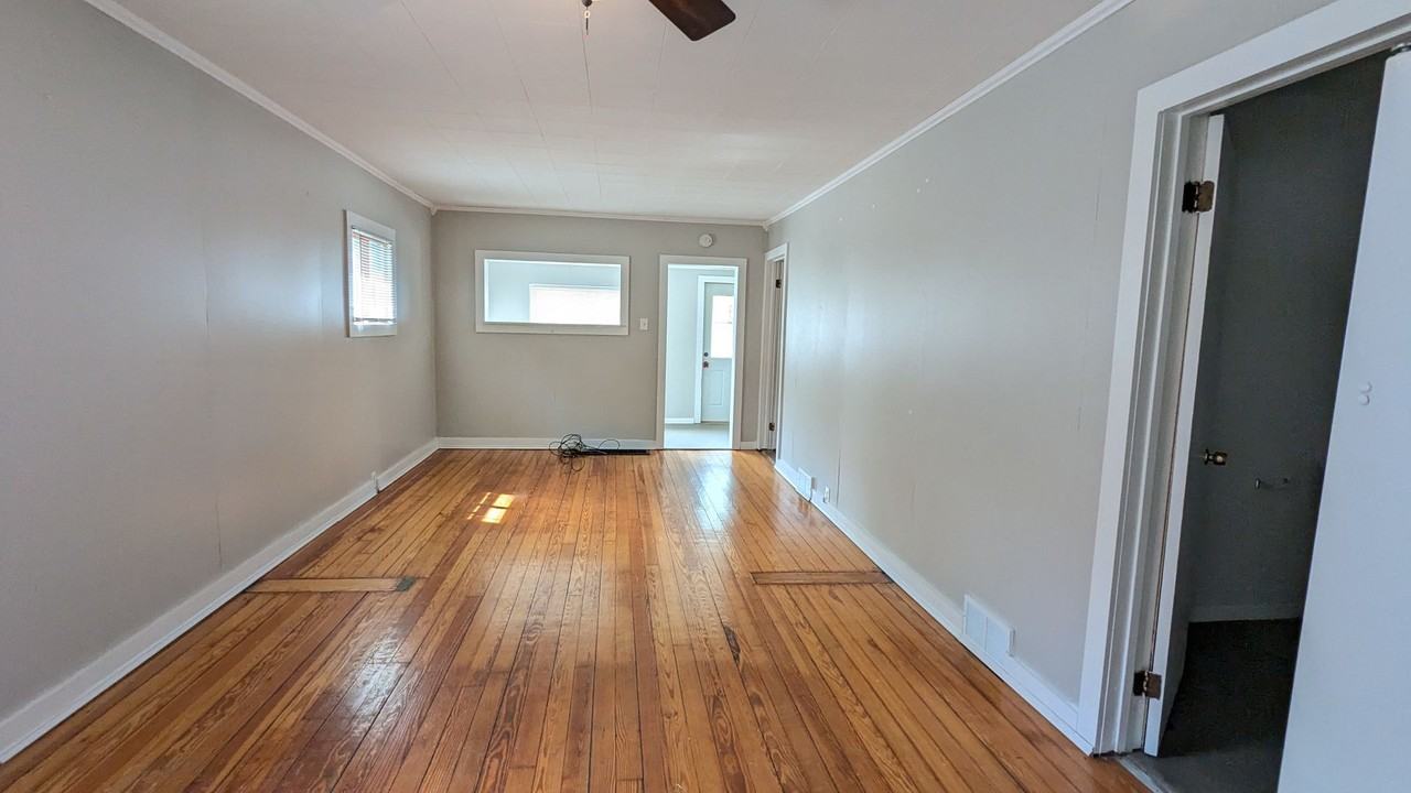 914 Kampenga Ave - Photo 2 of 14