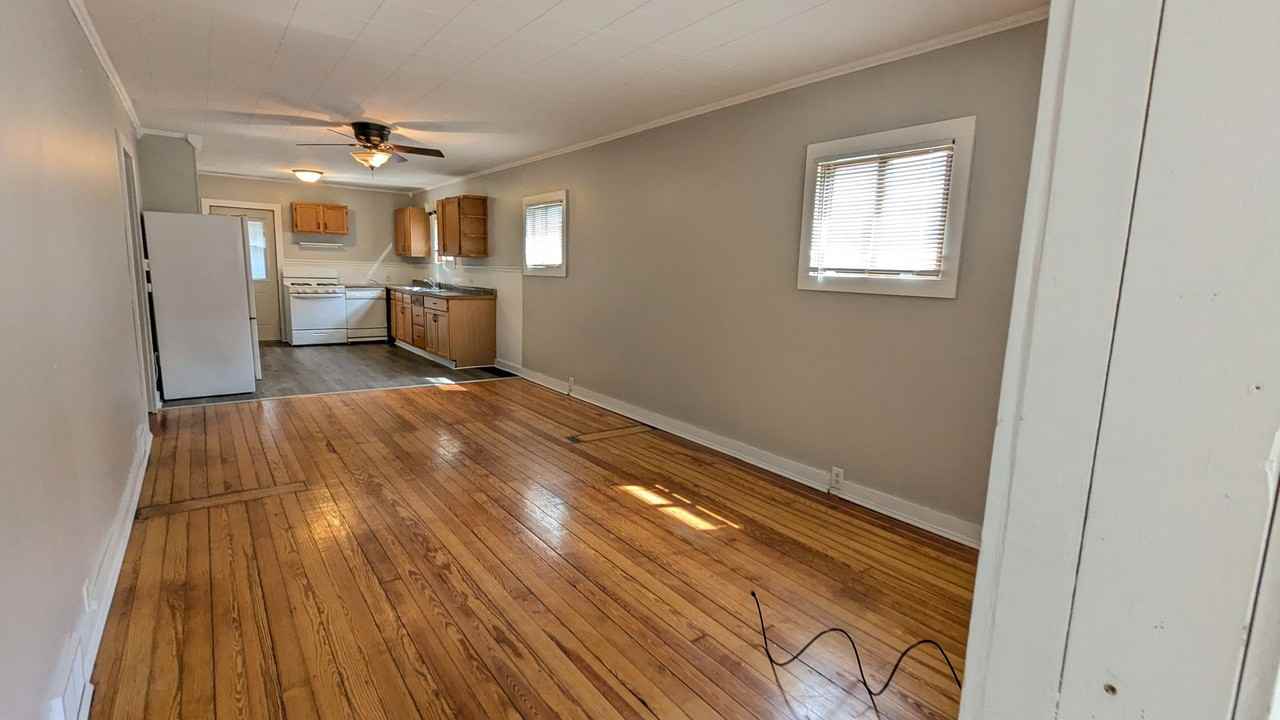914 Kampenga Ave - Photo 3 of 14