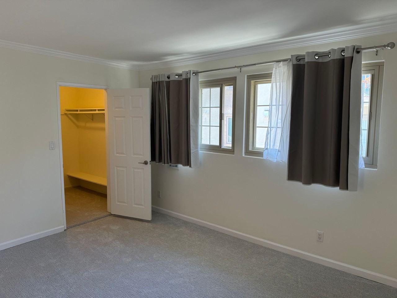 Redlands Court/Matilla - Photo 4 of 11