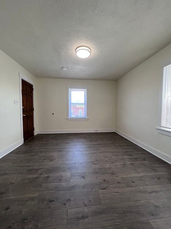 429 Hays Ave - Photo 2 of 15