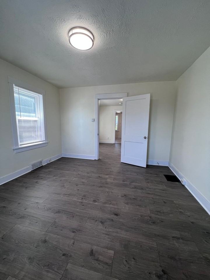 429 Hays Ave - Photo 3 of 15