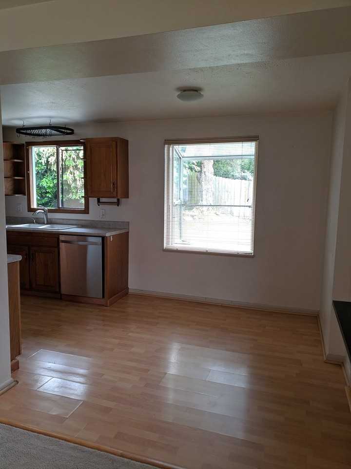 111 Ne 92nd St - Photo 4 of 12