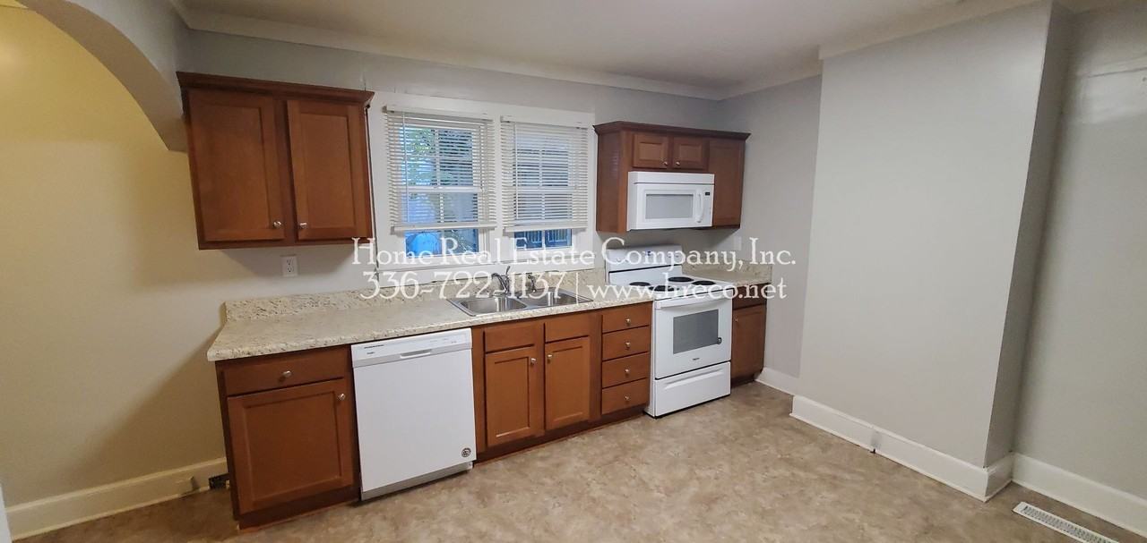 3625 Hemlock Dr - Photo 2 of 9