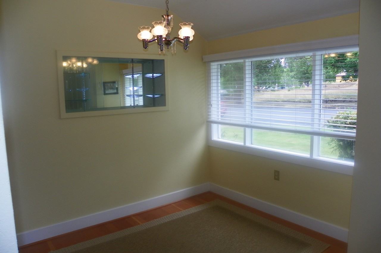 505 Nw Broadway St - Photo 7 of 38