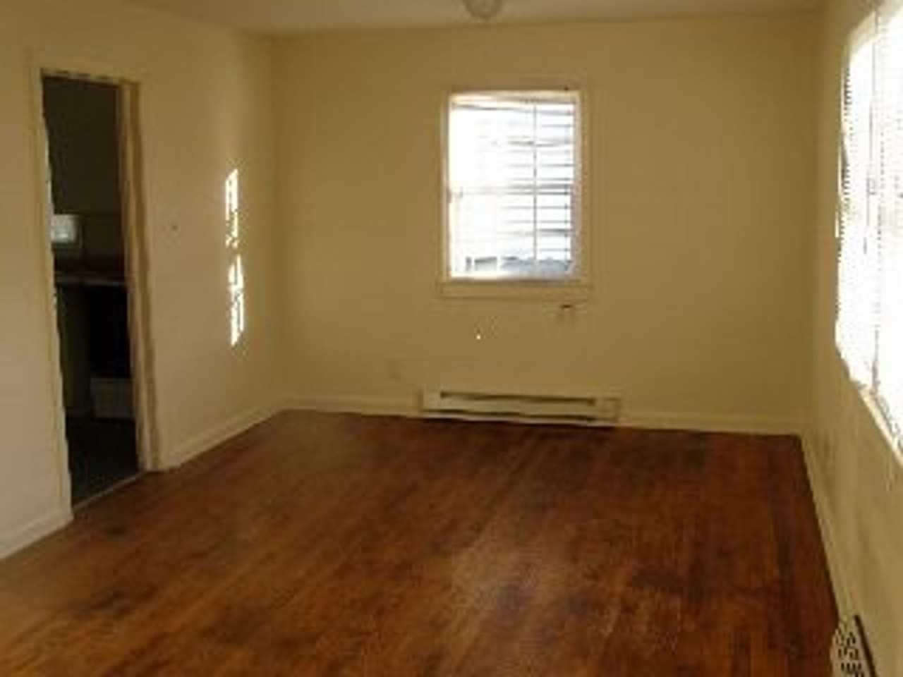 4613 Fairmont Ave - Photo 5 of 6