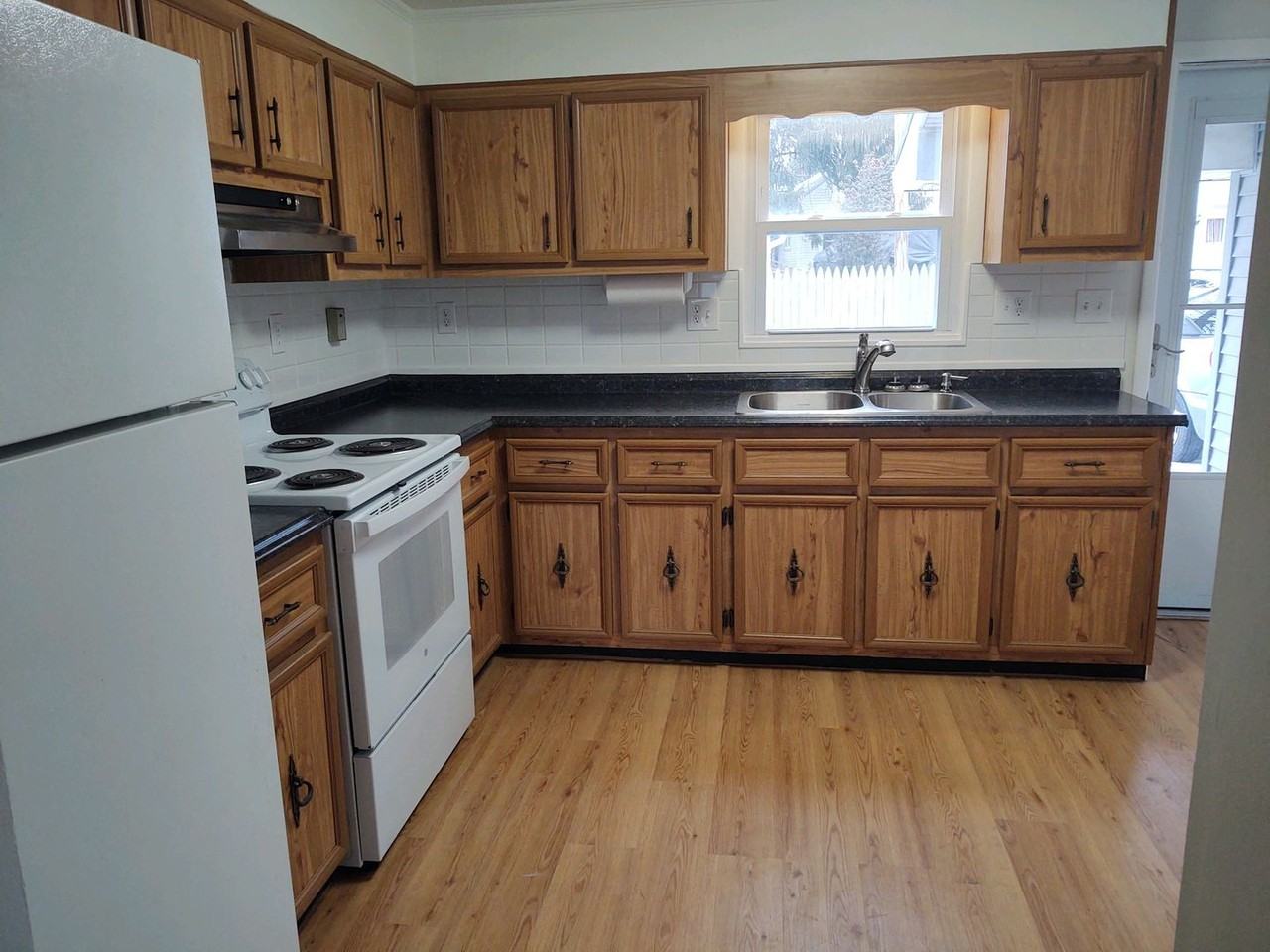 225 Mcknight St - Photo 4 of 16