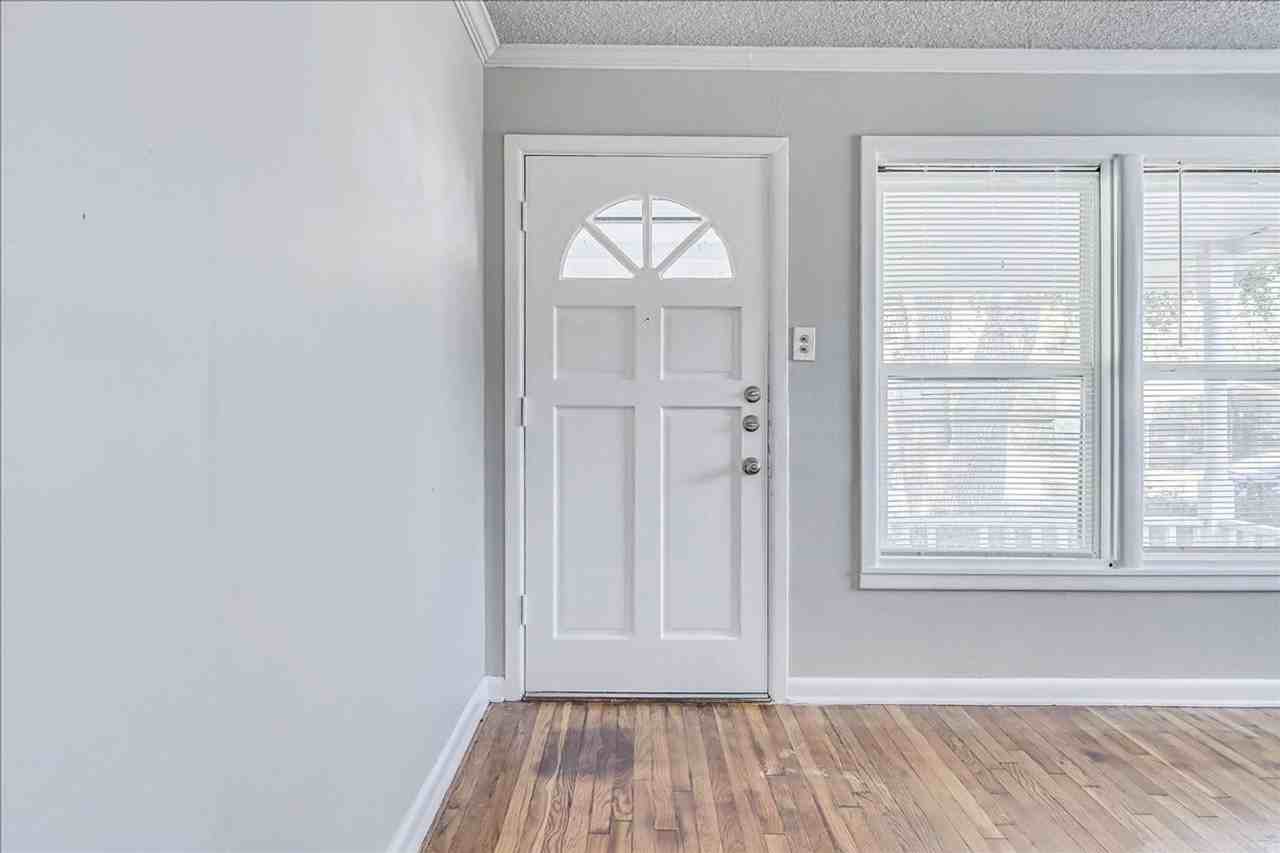 6046 Hugo Dr - Photo 5 of 42