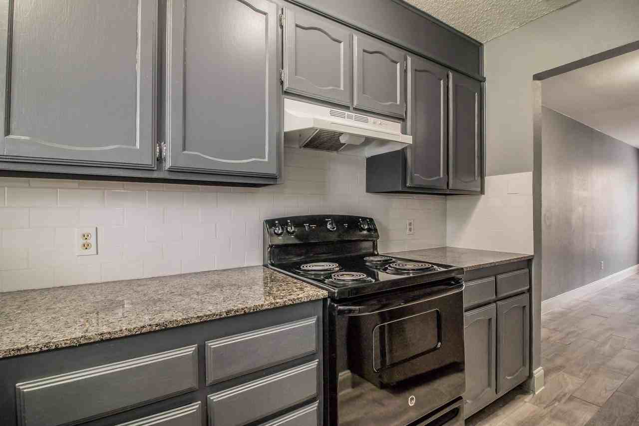 7604 Chapin Rd #C - Photo 3 of 21