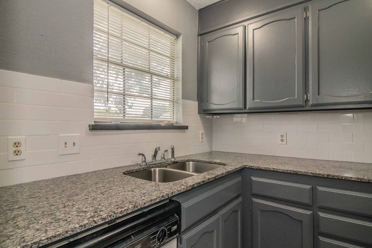 7604 Chapin Rd #C - Photo 4 of 21