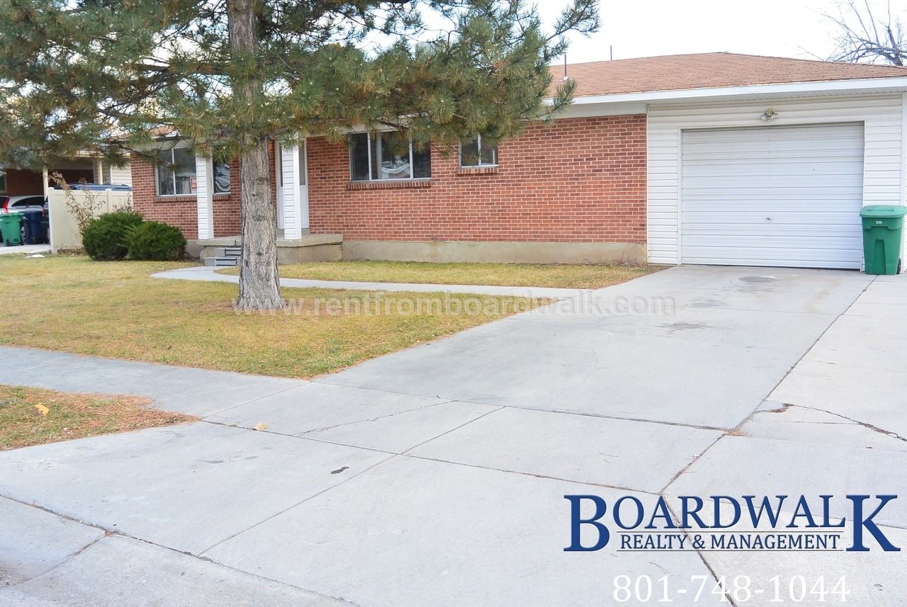 422 E 9120 S - Photo 2 of 38