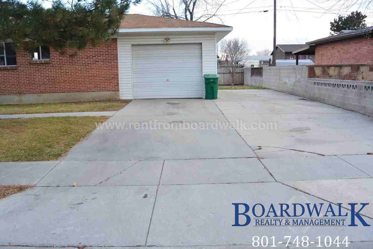 422 E 9120 S - Photo 3 of 38