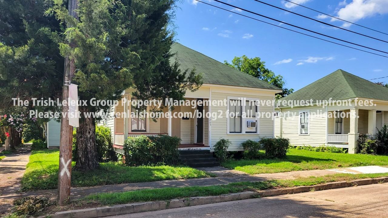1205 Holly St - Photo 2 of 9