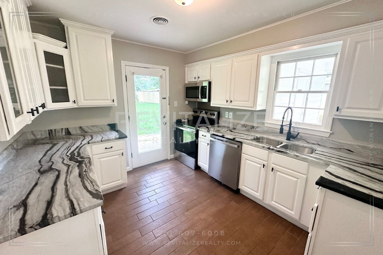 6852 Wilcox Ln - Photo 7 of 21