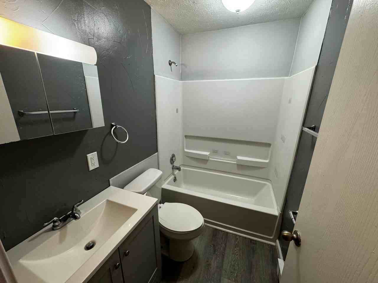 2134 Ashbrook Ave - Photo 2 of 6