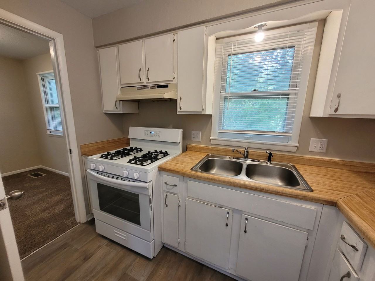 1821 21st St - Photo 2 of 25