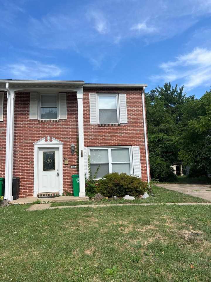 275 W Ridge St - Photo 2 of 12