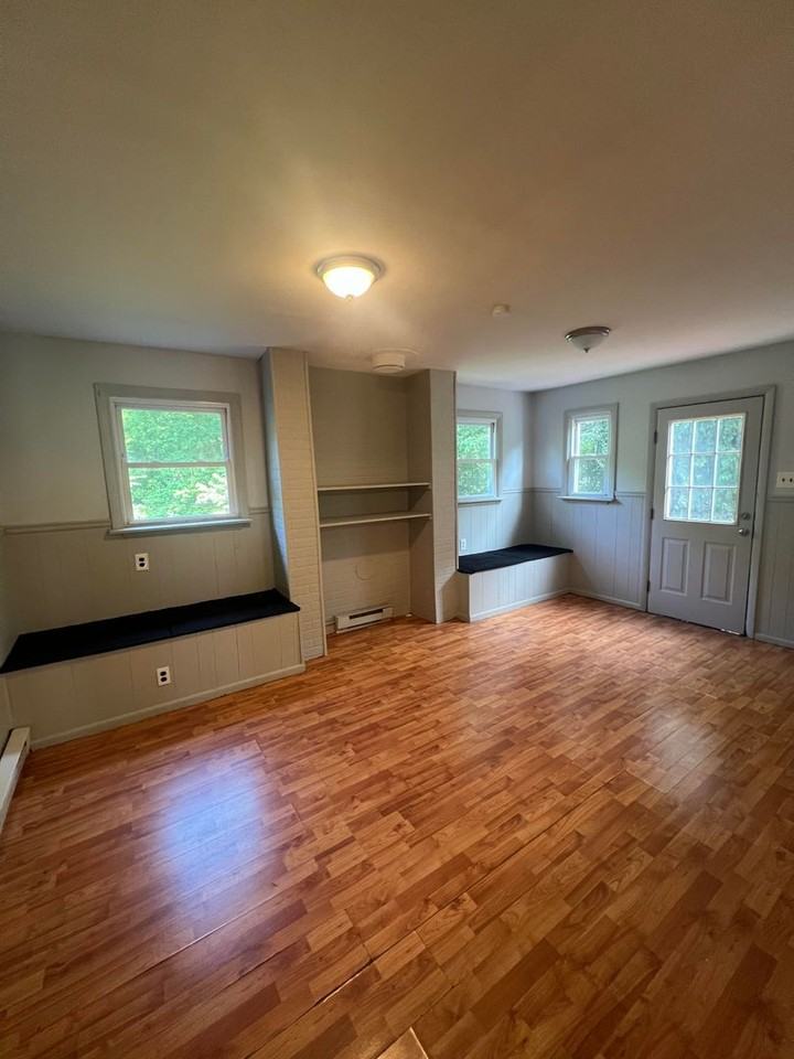 275 W Ridge St - Photo 3 of 12