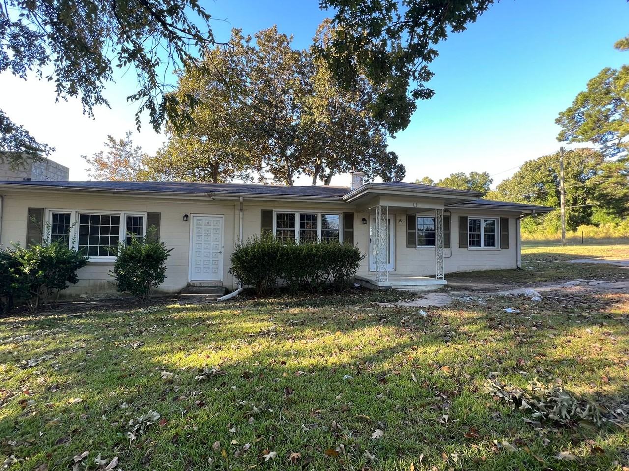 4318 Old Poole Rd - Photo 2 of 12