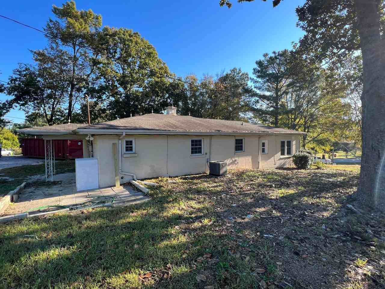 4318 Old Poole Rd - Photo 3 of 12