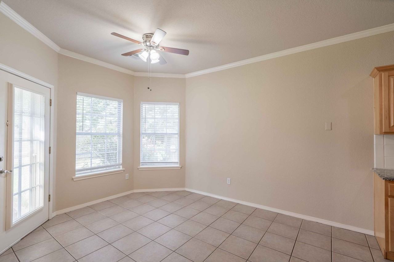 2424 W D St - Photo 6 of 25