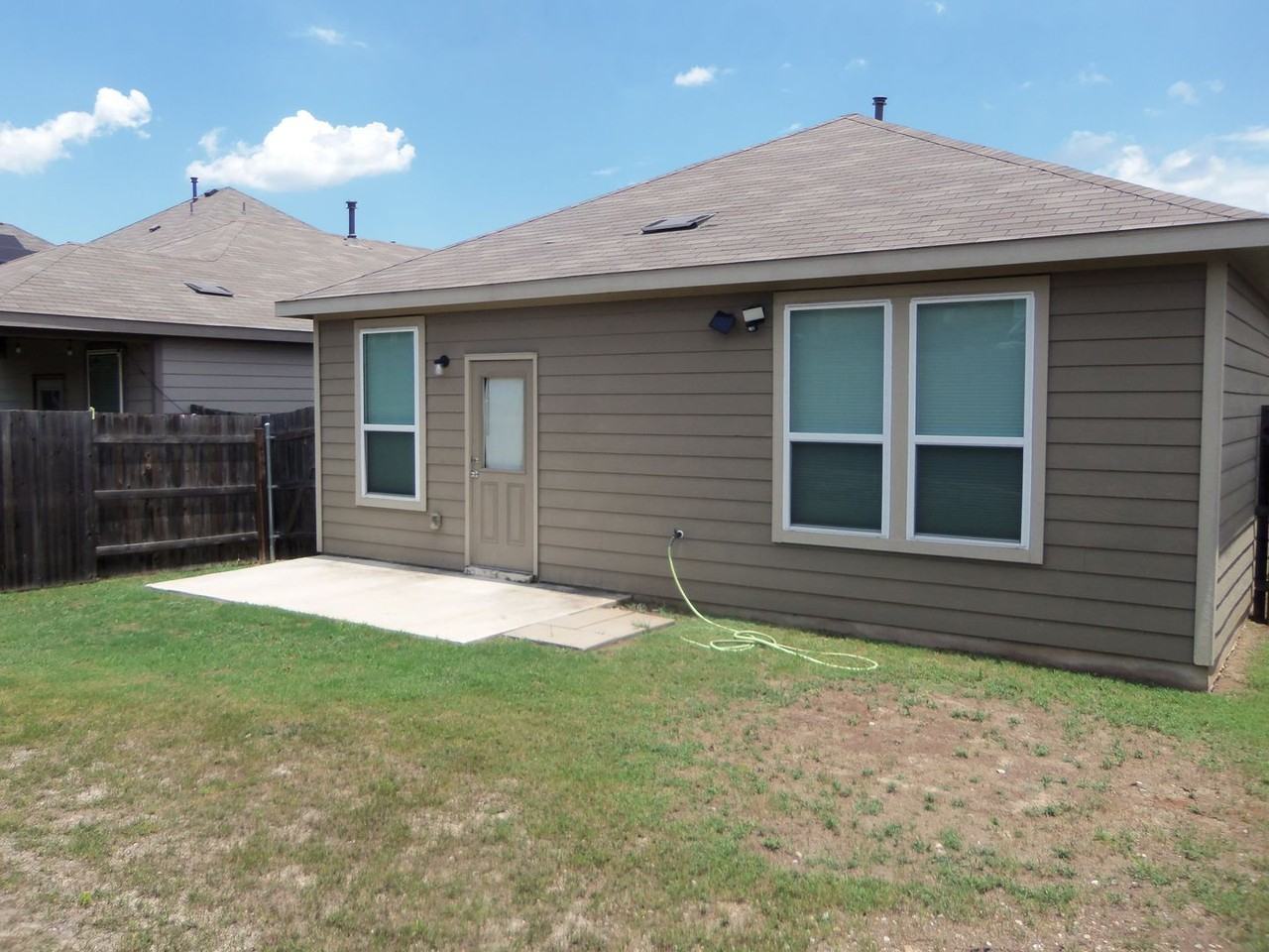 186 Buttonwood Dr - Photo 3 of 17