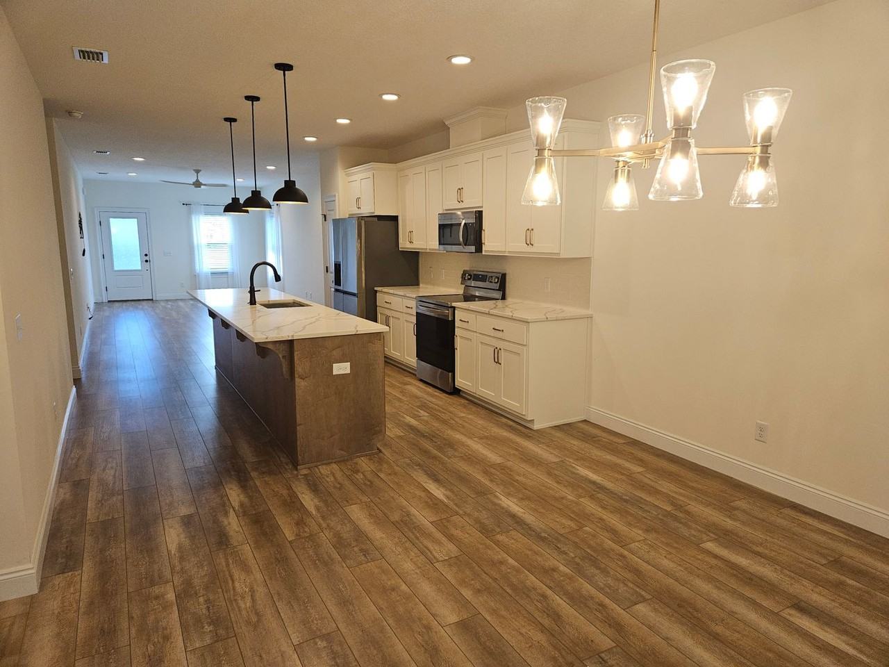 530 E 5th Ct - Photo 2 of 17