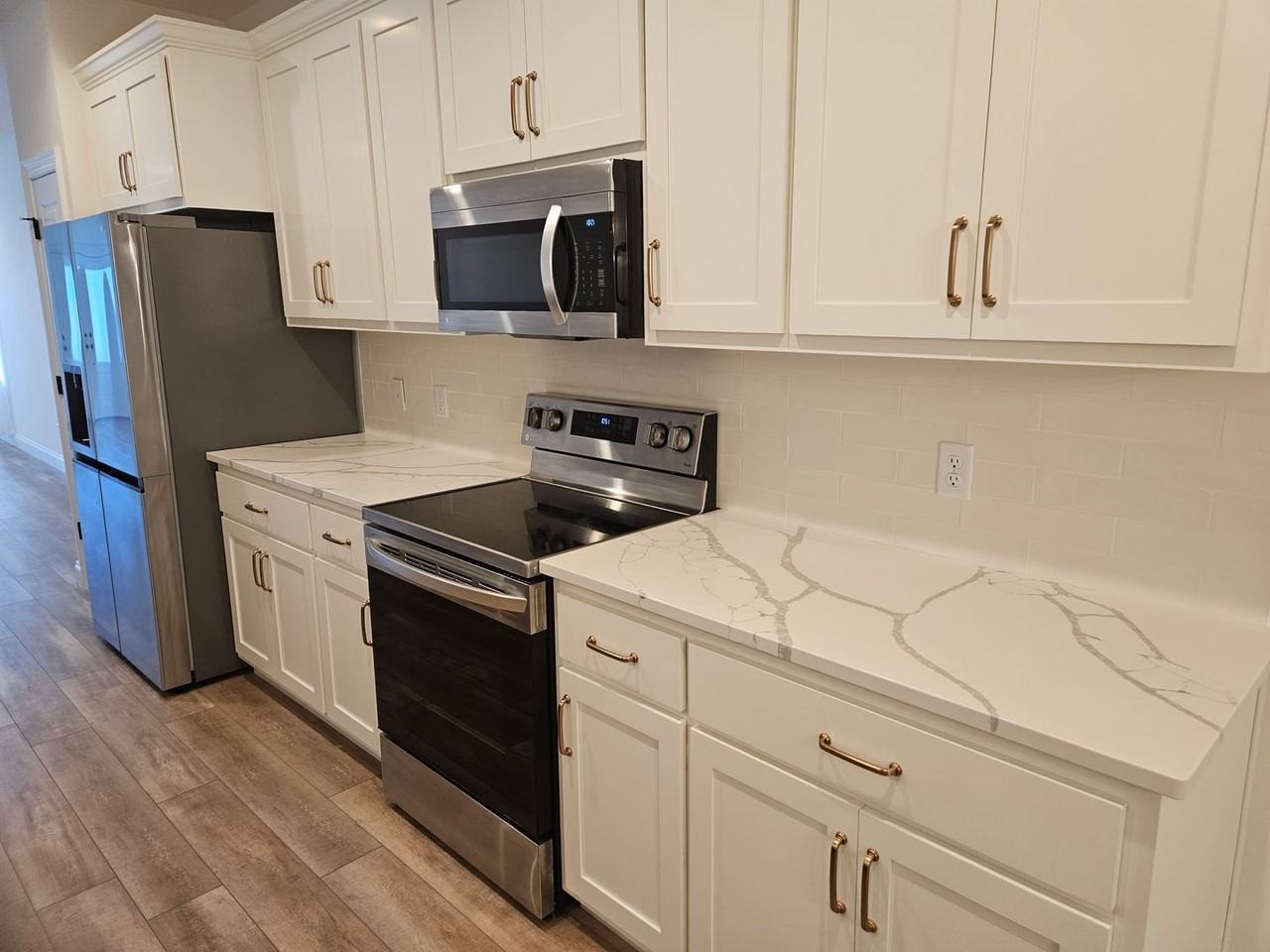 530 E 5th Ct - Photo 5 of 17