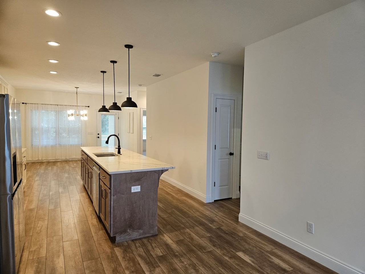530 E 5th Ct - Photo 7 of 17