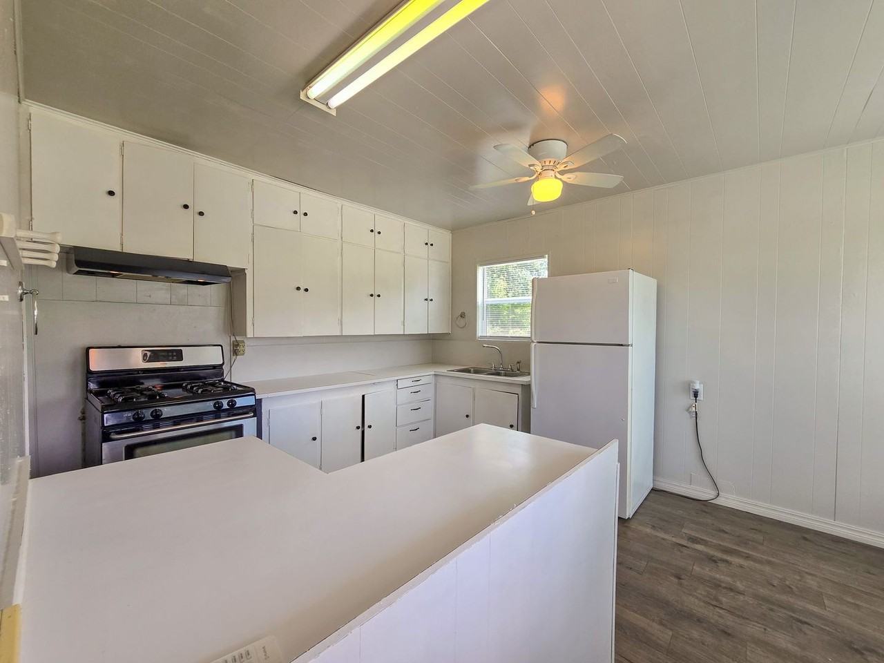 635 W Franklin St - Photo 7 of 30