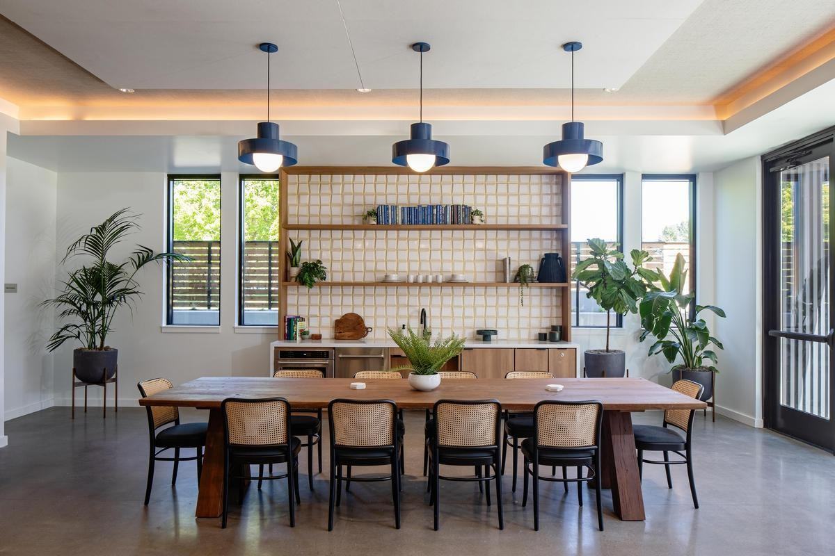 4525 Sw California St - Photo 4 of 32