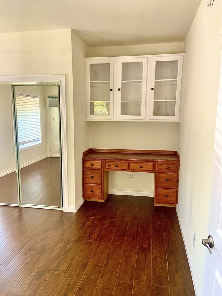 1br - Spacious Hollywood apartment - Photo 4 of 6