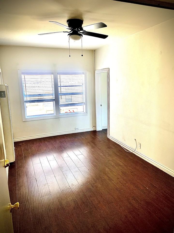 1br - Spacious Hollywood apartment - Photo 2 of 6